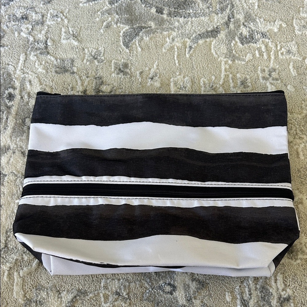 Thirty-One expandable zipper pouch